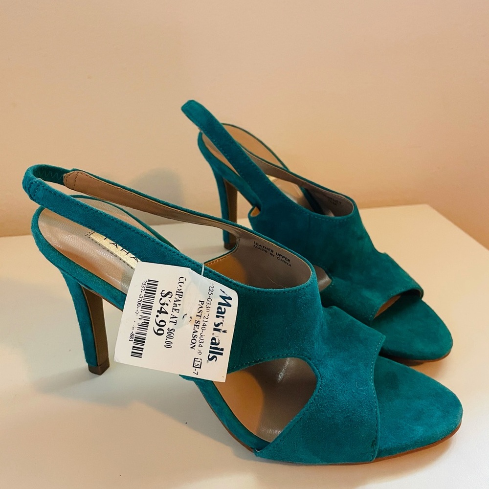 TAHARI Summer Heels